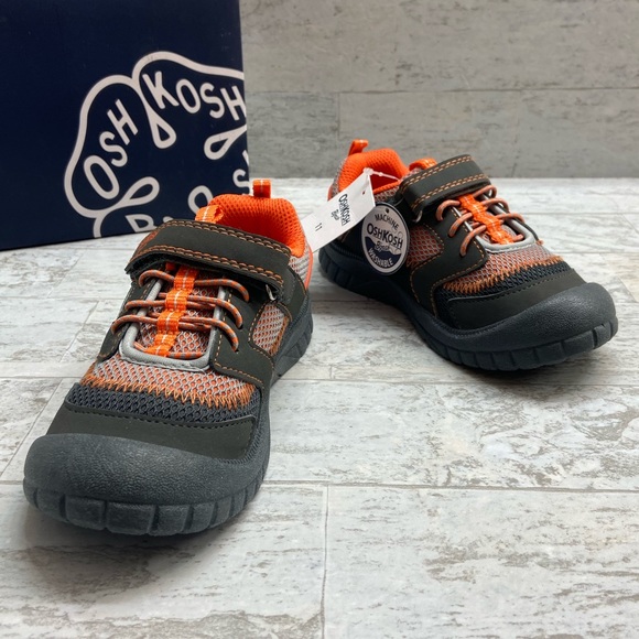 OshKosh B’gosh boys sneakers - Picture 2 of 8